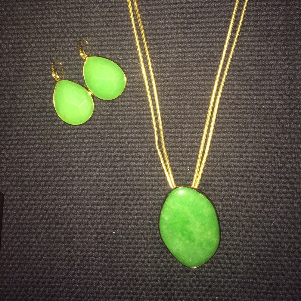 Beautiful jade necklace and earring set