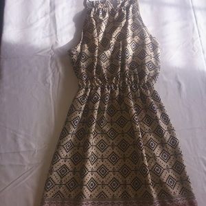 HOST PICK!💕(6/14/17) Patterned halter dress