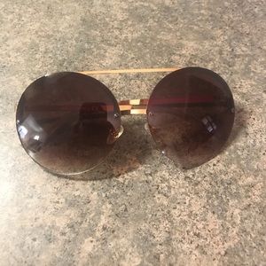 Round sunglasses