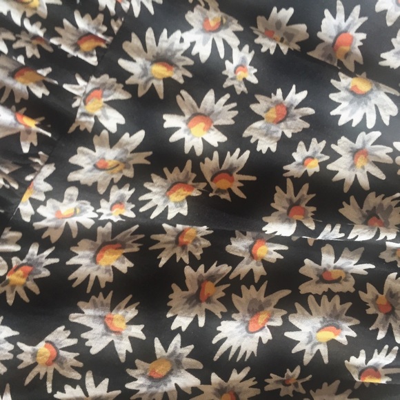 Brandy Melville daisy patterned babydoll dress - Picture 2 of 3