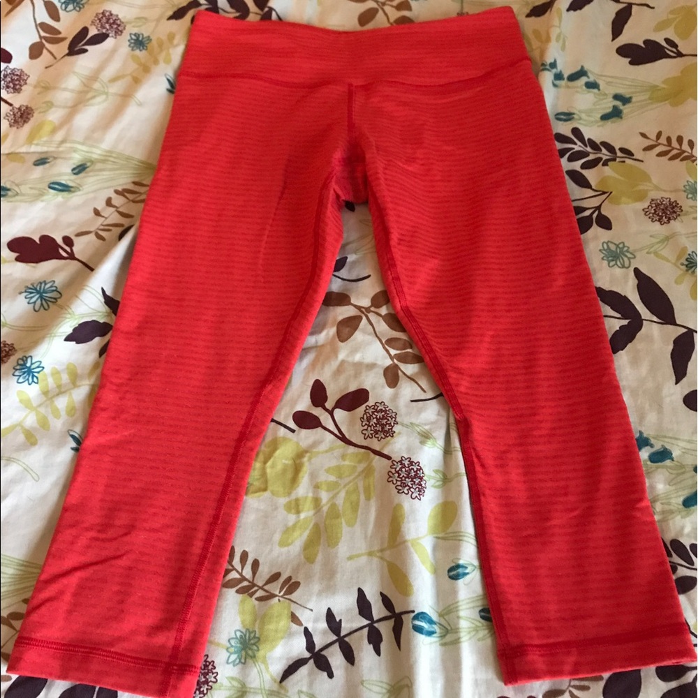 Lululemon crops size 8