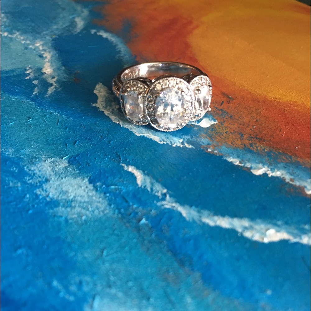 ❤️❤️🎉FLASH SALE 🎉🎉Tacori Diamonique ring