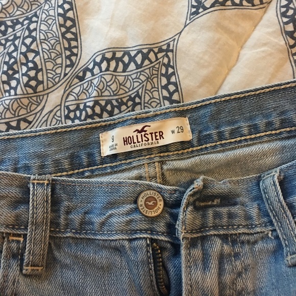 Hollister Distressed Short Shorts Size 9 - Picture 4 of 4