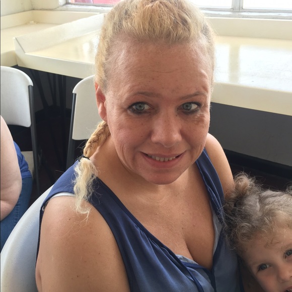 Meet your Posher, Tabatha - Picture 1 of 1