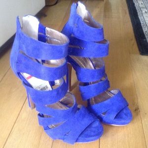 NWT BCBG 4" heel sandal