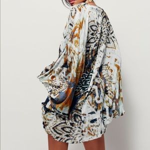 🌺 FREE PEOPLE EXCLUSIVE:GEMINI DRIPPY KIMONO 🌺