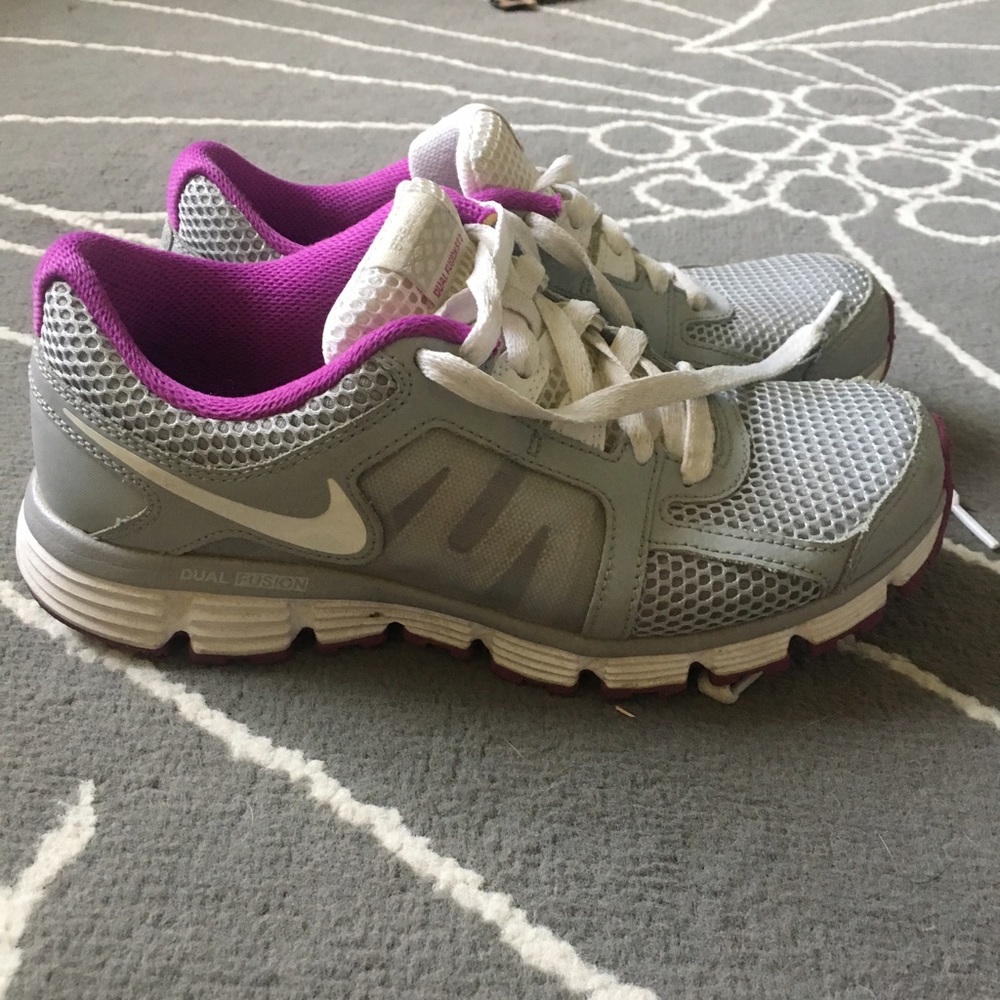 Nike Dual Fusion gym shoes