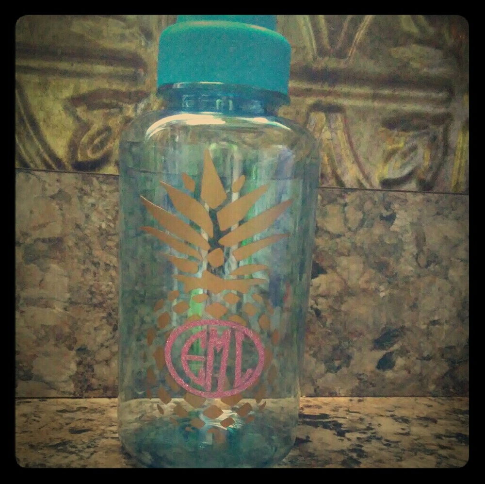 Monogram pineapple 🍍