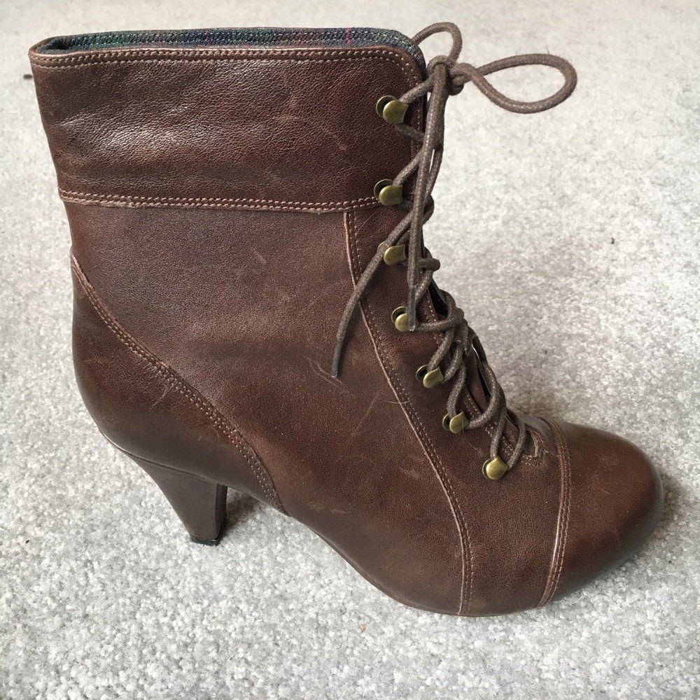 New Clarks brown leather high heel lace up boots