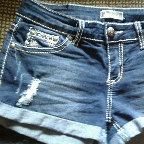 Shorts - Picture 3 of 4