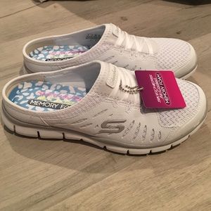 Skechers Air Cooled Memory Foam slide on Sneakers
