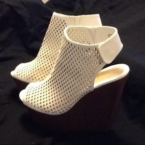 Summer wedges!