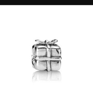 Pandora Present Charm