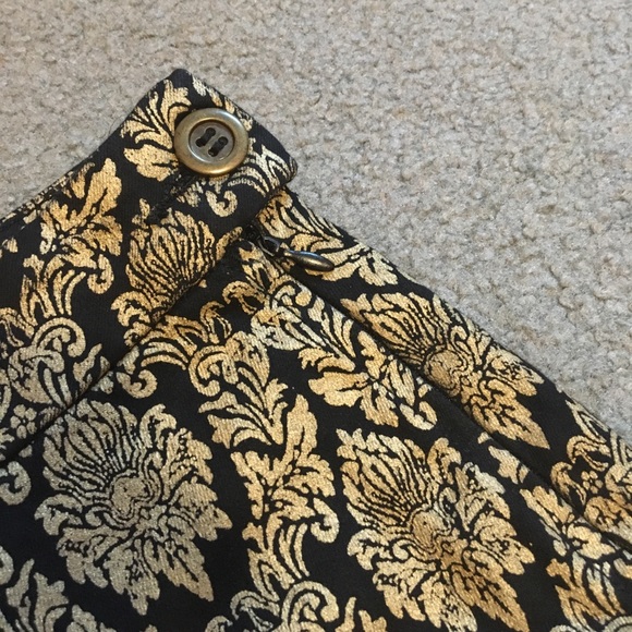 Black & Gold Detailed Shorts - Picture 2 of 3
