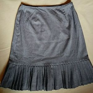 Briggs pencil skirt with hem pleats - size 6
