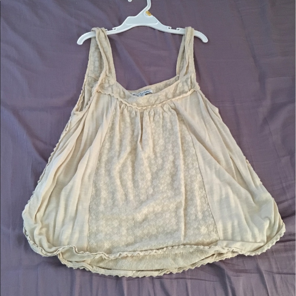 Cream American eagle tank with cute floral