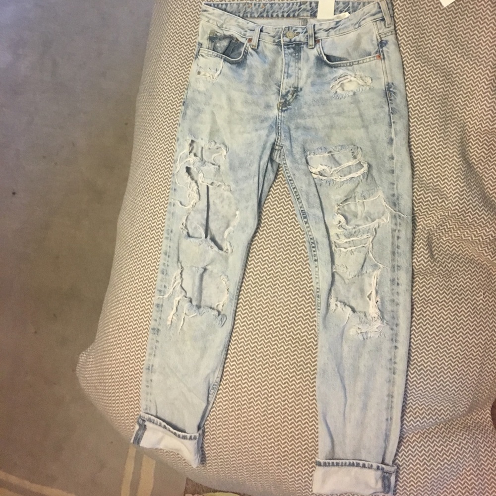 H&M light wash destroyed boyfriend denim jeans.