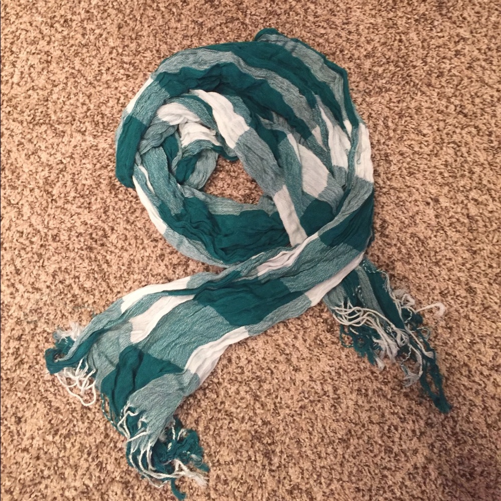 Scarf (free w/bundle)