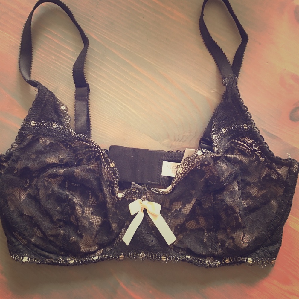 Victoria's Secret lace bra 34DD