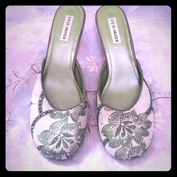 Steve Madden Shoes - Vintage Green Floral Design Steve Madden Slides