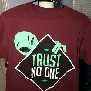 SALE! Trust no one alien medium mens shirt