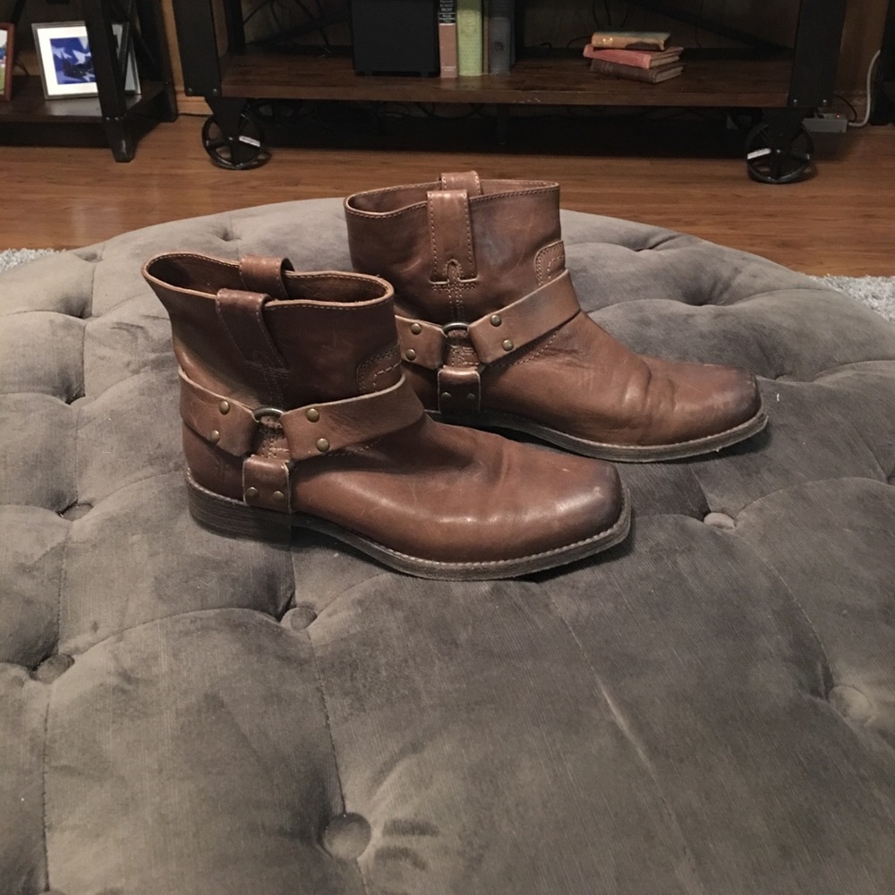 Frye boots short.