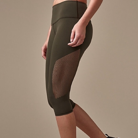 lululemon athletica Pants & Jumpsuits | Lululemon Reveal Crops In Dark