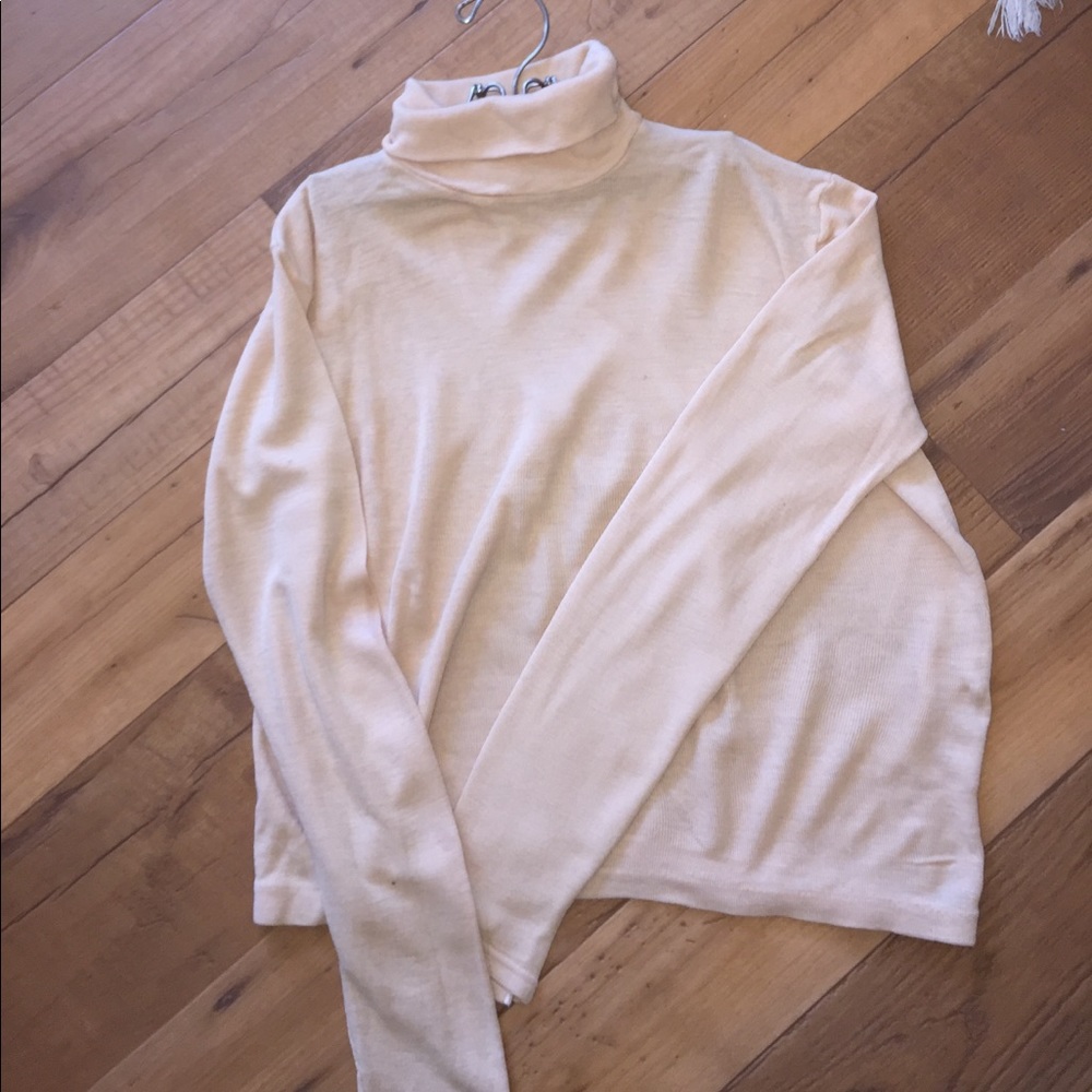 Vintage cream colored turtle neck crop too