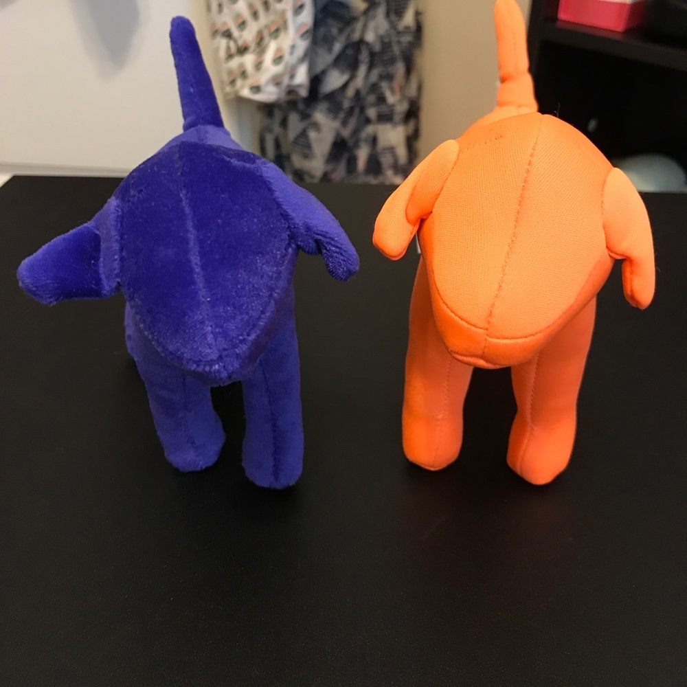 PINK Dogs - Picture 2 of 4