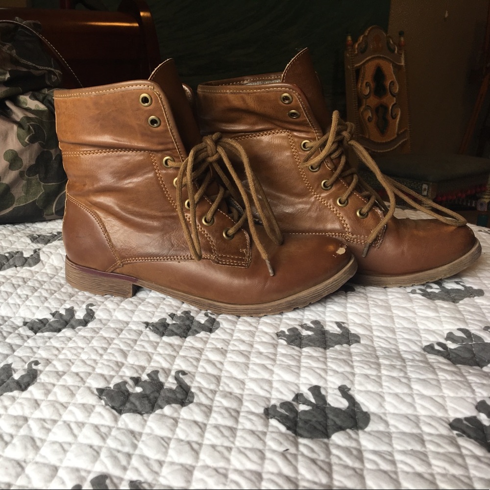 Boots - Picture 2 of 3