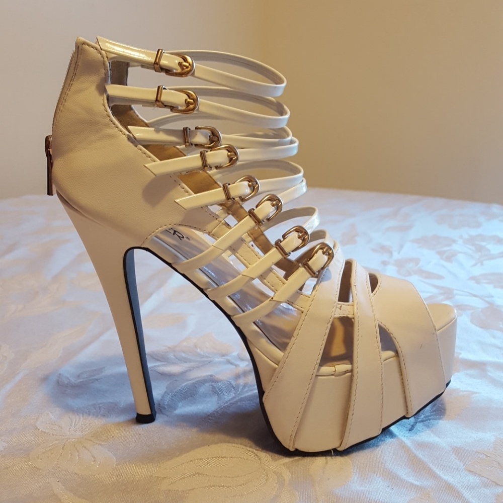 Women's platform shoe