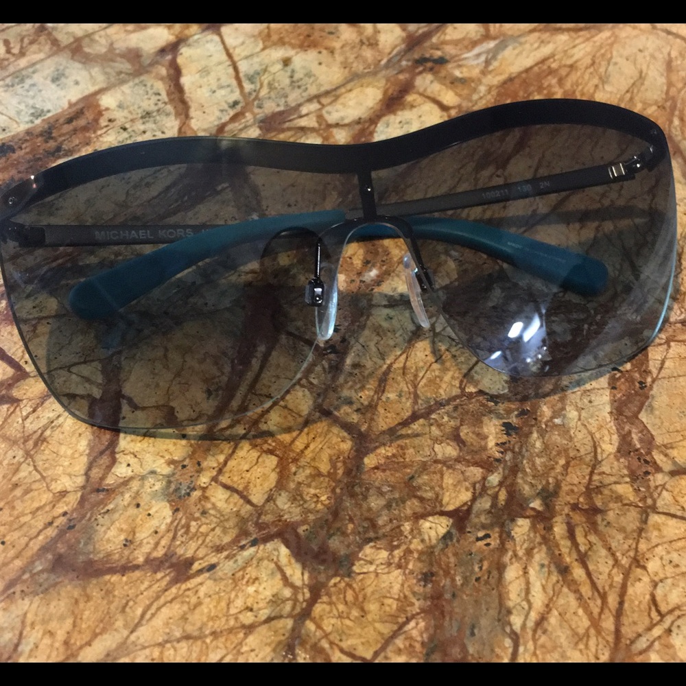 FINAL DROP! 🔥Michael Kors Sunglasses