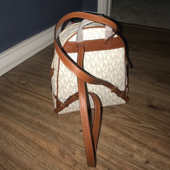Michael Kors RHEA medium Leather backpack - Picture 2 of 3