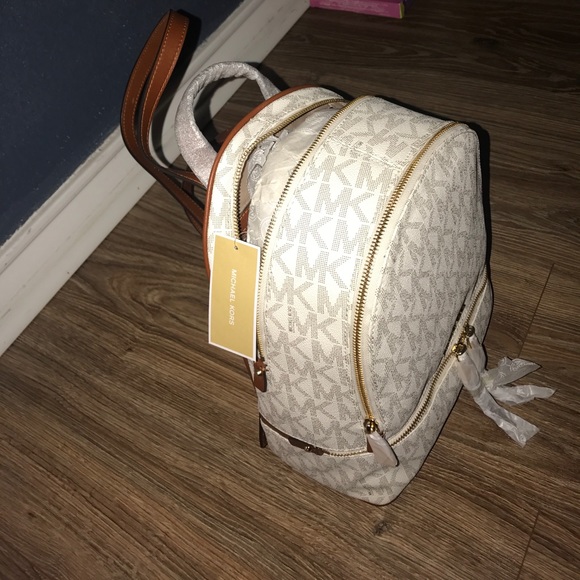 Michael Kors RHEA medium Leather backpack - Picture 3 of 3