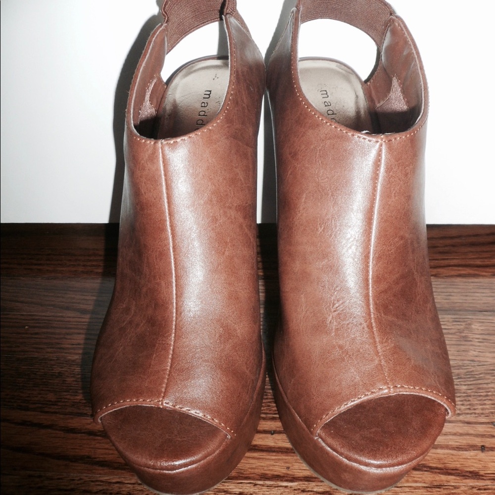 Madden Girl Wallup Peeptoe Slingback Wedge