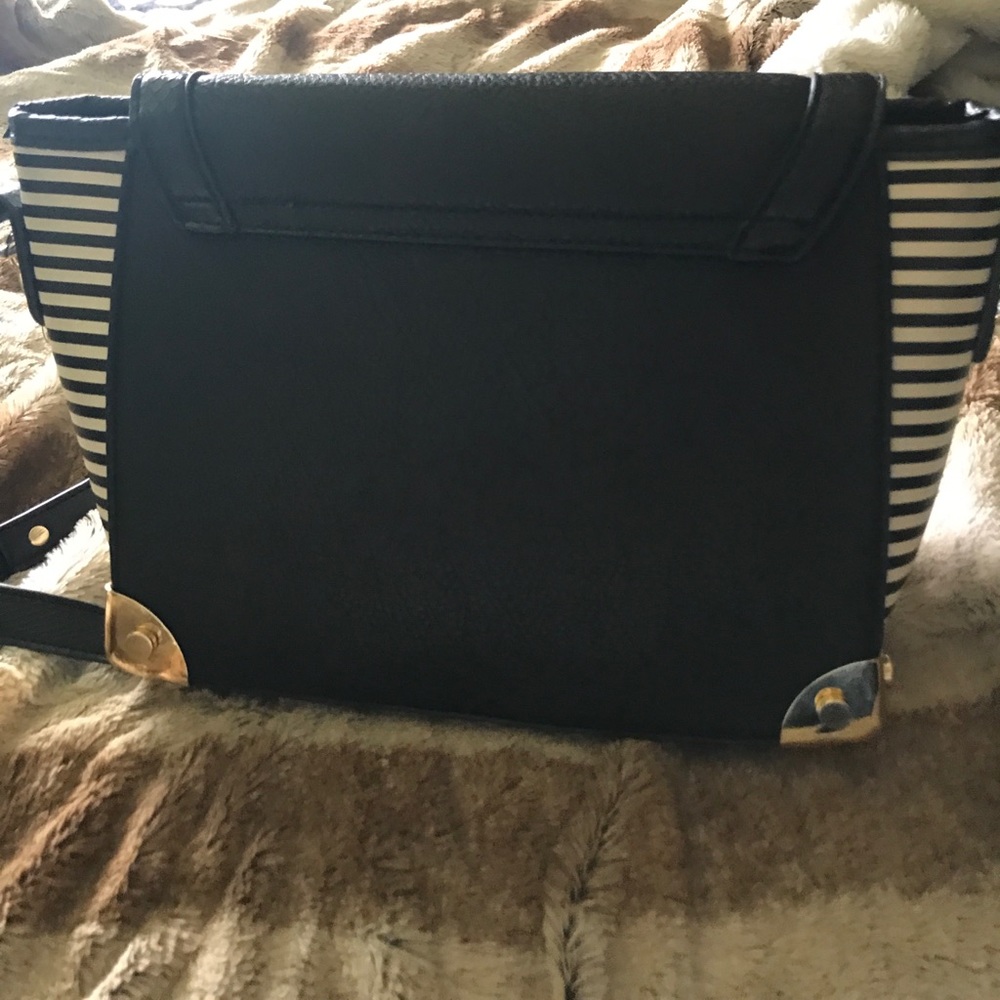 Call it spring Gold Chain Crossbody - Picture 4 of 4