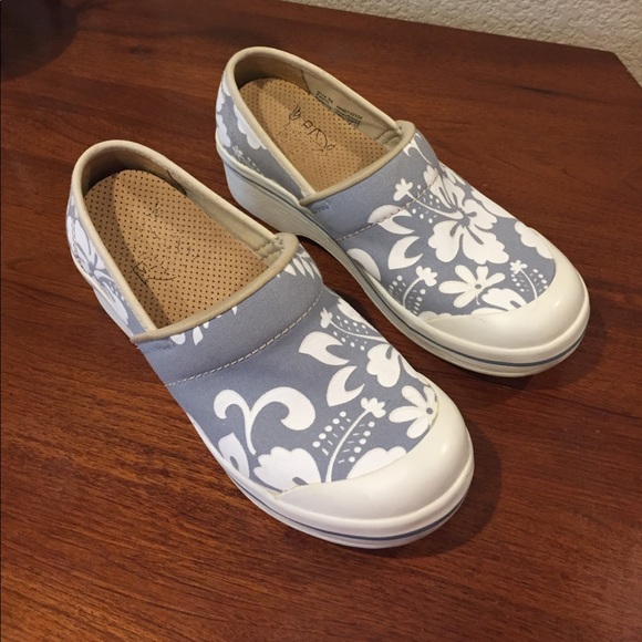 dansko hibiscus clogs