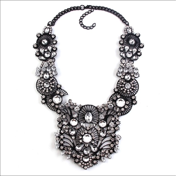 Stunning Silver Fashion Bib Necklace Stunning - Picture 1 of 3