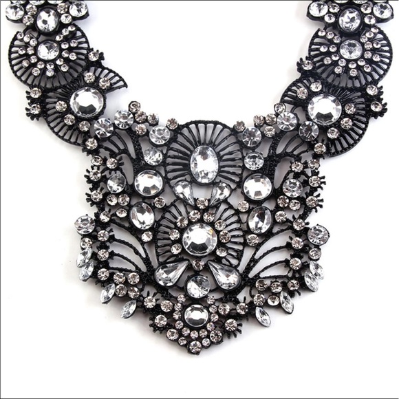 Stunning Silver Fashion Bib Necklace Stunning - Picture 2 of 3