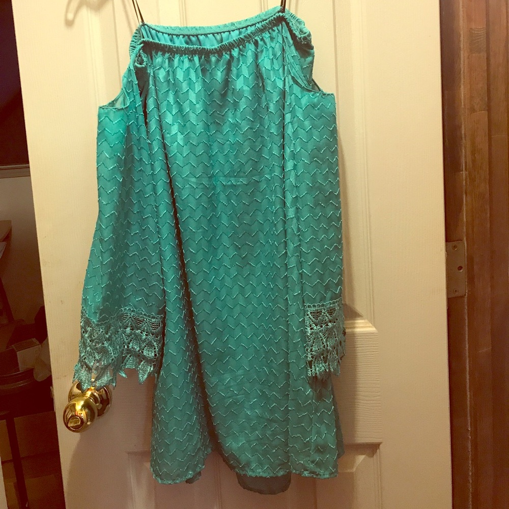 Dress off the shoulders