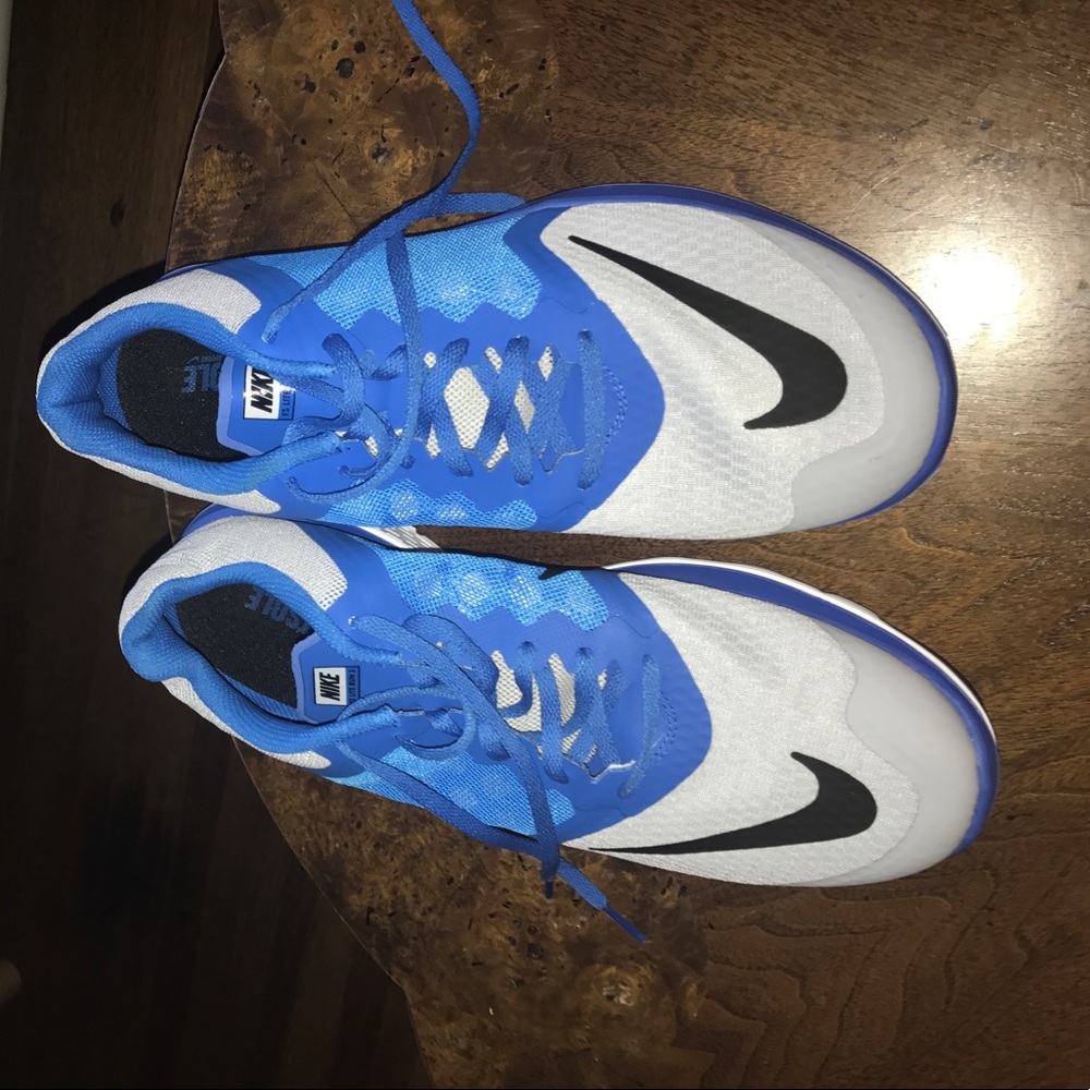 Nike shoes - Picture 1 of 4