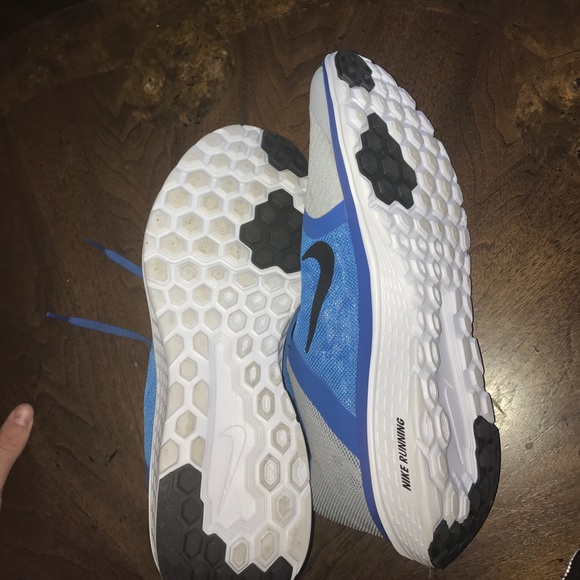 Nike shoes - Picture 3 of 4