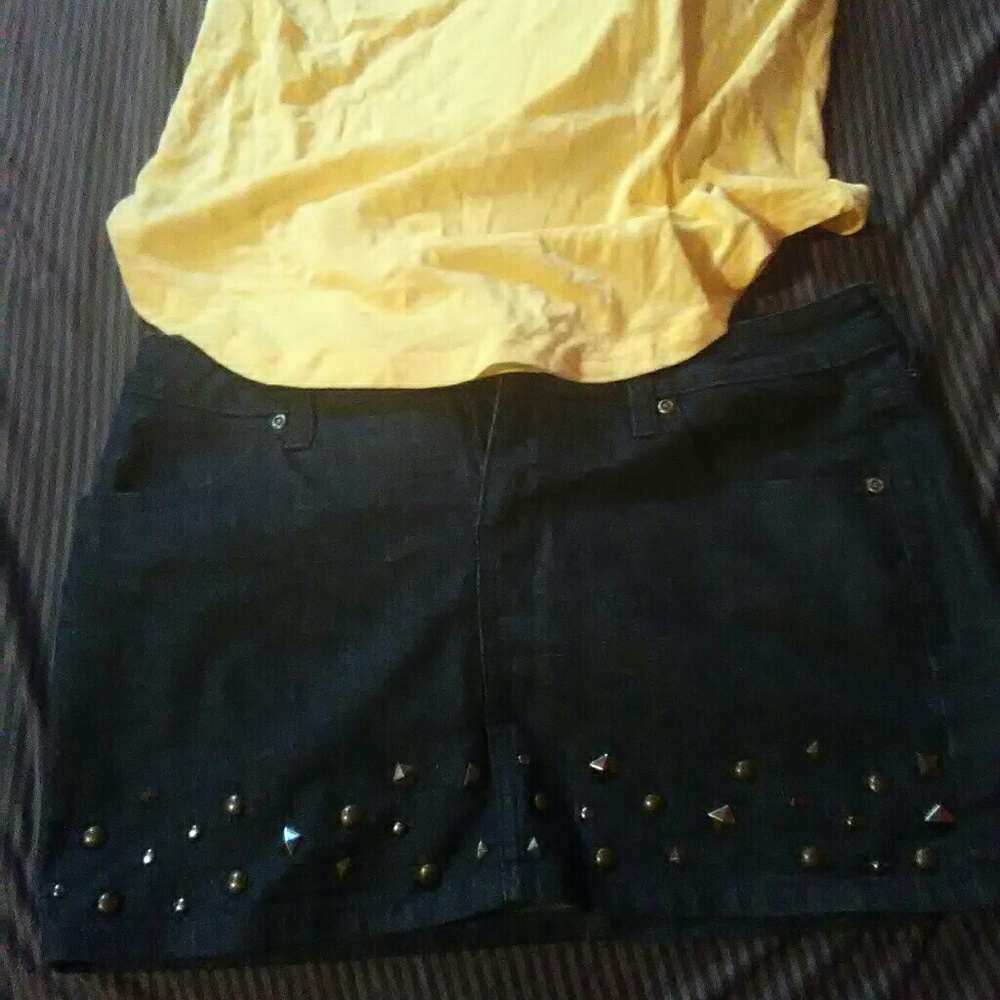 Short jean skirt