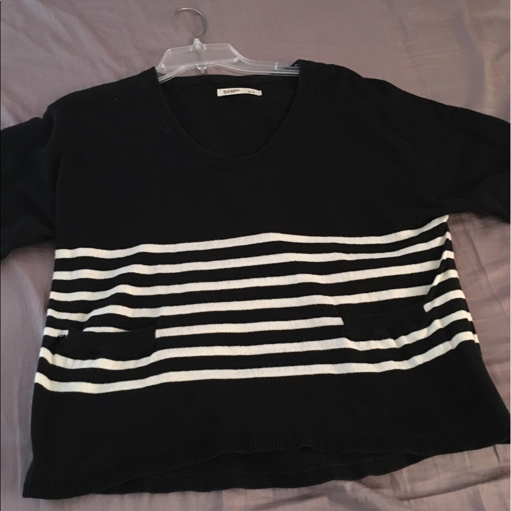 Black top white stripes