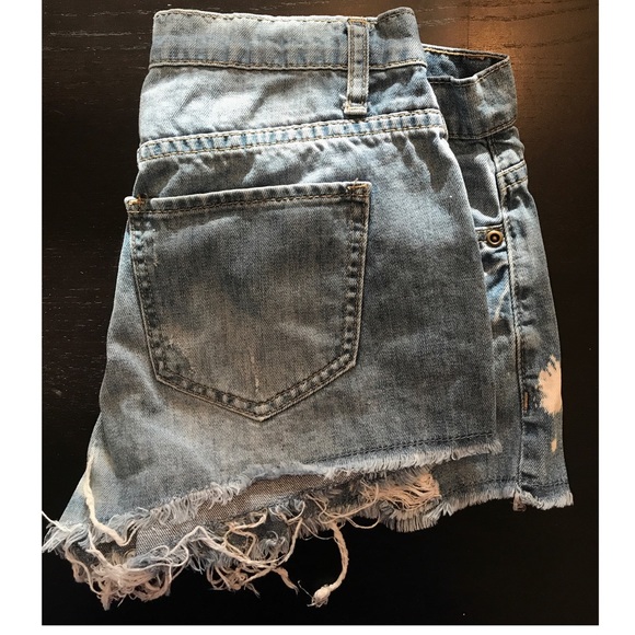 Forever 21 denim shorts - Picture 4 of 5