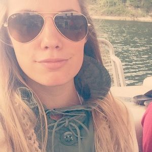 Meet your Posher, Cayla