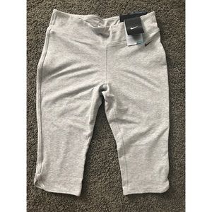 Nike Tight Fit Capri