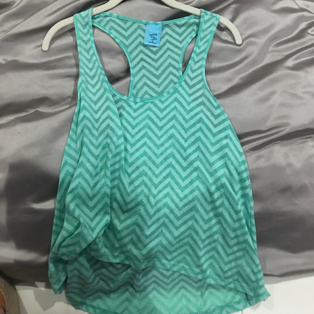 Green zig zap patterned tank top