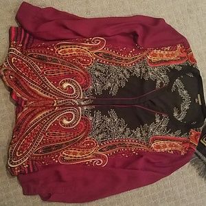 Maroon top with a great pattern on it!