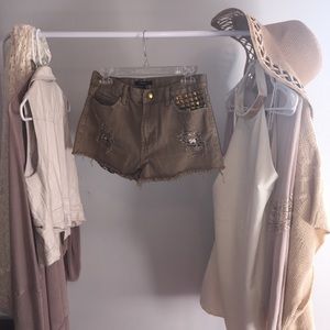 💓$8!💓MAKE AN OFFER!! Forever 21 studded shorts